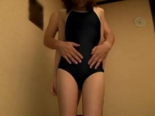 ＜ラブホ円光＞美少女家出娘を泊める代わりにスク水でイチャイチャしてからの制服セックスで膣内射精！