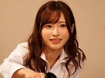 地方出張で相部屋になった女上司と部下の男の秘密の行為♡童貞がバレ女子を押し倒しセックス懇願！