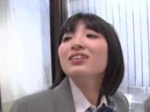 素人ナンパ》下校中の○校生カップルに声をかけマジックミラースタジオにご案内！彼氏がすぐ横にいる状況で黒人チンポを…