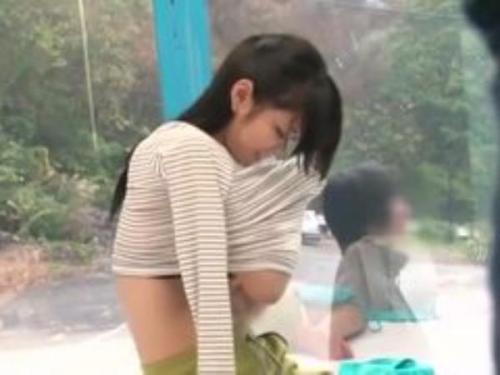 高尾山で山ガールのカップルナンパ！彼氏がミラー越しに見える状態で彼女にエステ開始！疲れをとるマッサージのはずが…