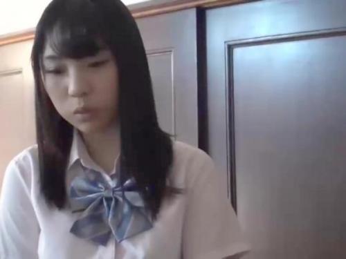 ＜ガチレイプ＞犯●れることに興奮しグチョグチョに濡れたマ●コを自らイジり出す！美少女女子●生に目を付け建物内に連れ込む！