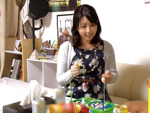イマドキ主婦の本音とセックスを盗撮カメラが仕掛かけられているとも知らずナンパ部屋にやってきた浮気妻が堕ちて感じてしまう！