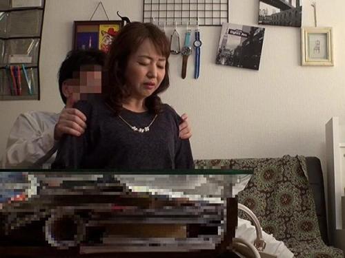 ＜熟女ナンパ＞こんなおばさんが近くに居たら癒されること間違いなし！若い男を手玉に取りタマまでシャブリつく淫乱ド熟女！