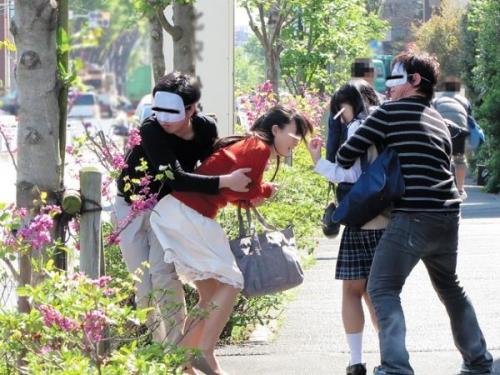 ＜ガチレイプ＞母親の目前でレ●プされる娘への中出しを回避するために母親が中出し懇願をしたのに…
