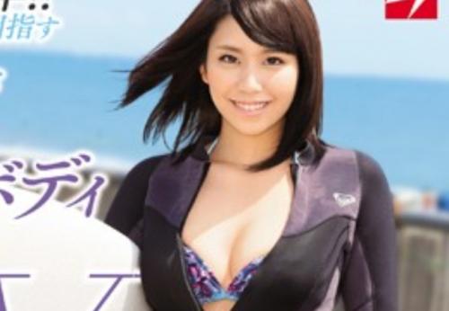 美乳ボディで性欲が強いプロサーファーを目指す18歳のセックスが積極的でエロい