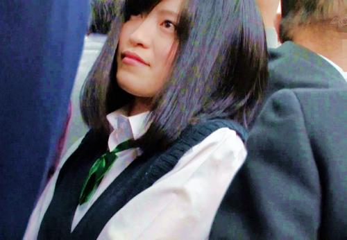 めちゃカワイイ女子高生のマ○コに無理やり酒を塗ってホロ酔い状態で失禁させる