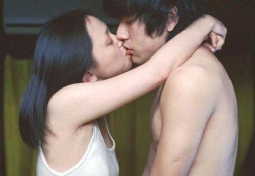 永作博美 人のセックスを笑うなの濃厚舌入れキスの過激濡れ場がエロい