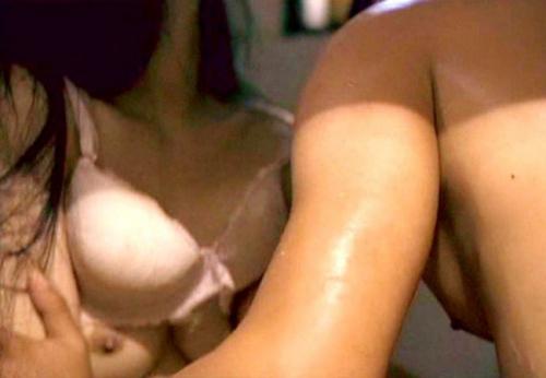 脱税した中国人気女優ファンビンビンの乳首がビンビンになった濡れ場