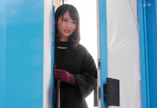 マジックミラー号　恥らう美人人妻に乳輪のくすみが取れると騙しておっぱいいじりまくってヤっちゃう