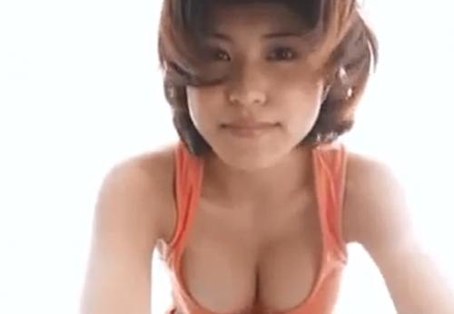 岸明日香　GカップおっぱいがノーブラTシャツで運動して揺れまくるのエロすぎる