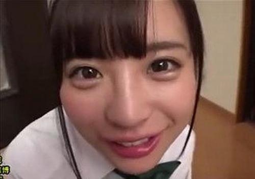 佐々波綾　ニーハイ太ももパンチラ見てチ○ポ硬くしてたら舐めてくれる女子高生