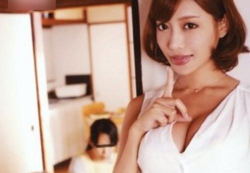 明日花キララ　田舎に泊まって夫婦を寝取奥さんにバレるスレスレ既婚者チ○ポハメたがり