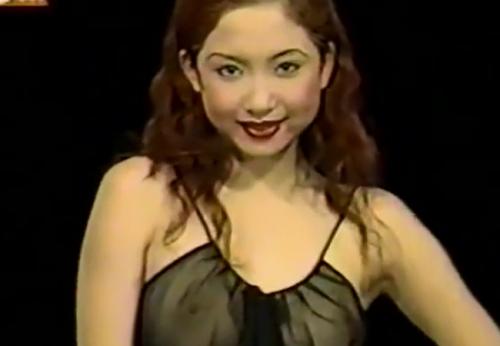 昭和時代の乳首や陰毛透け透けの素人娘の過激ファッションショーのお宝映像