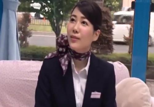 マジックミラー号 空港で声を掛けた心優しいCAが童貞くんを赤面筆おろししてくれる