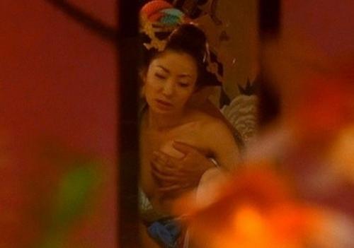菅野美穂　乳首モロだしの乳房を鷲掴みにされてる濡れ場がたまらん