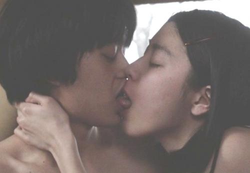 成海璃子　ＳＥＸの後の濃厚ベロチューが生生しくてエロい