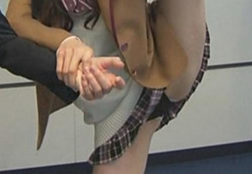 乃木坂46伊藤万理華　Y字開脚でガチパンツがハミ出る放送事故お宝映像