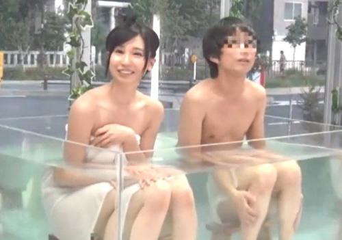 大都会のど真ん中で混浴温泉に大学生男女2人を入れると大変なことになります