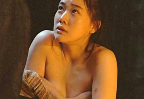 蒼井優　おっぱいの谷間がエロいエッチな濡れ場シーン
