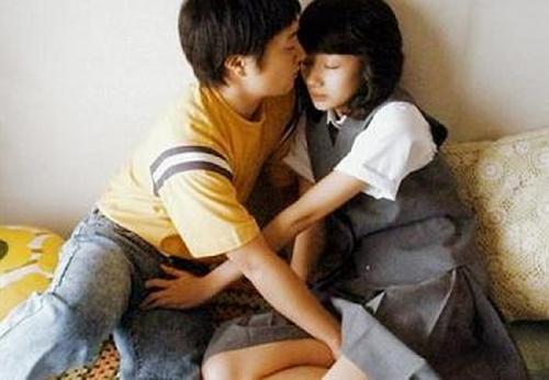 波瑠　マンコ触られたり勃起したチンポをシコシコする濡れ場がエロすぎ