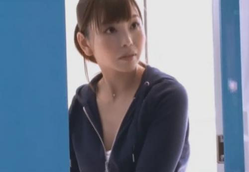 マジックミラー号 バレー帰りの汗ばむカラダを辱め恥ずかし過ぎる開脚ストレッチで赤面っ