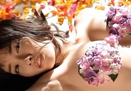 今野杏南　花柄ヌーブラおっぱいをプルンプルン揺らすエロすぎるイメージビデオ