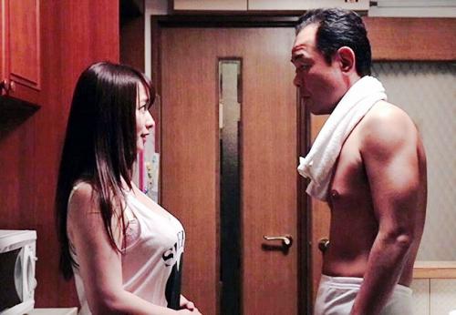 白石茉莉奈 性欲を抑えられず肉欲のまま貪るよう義父に犯され体液にまみれる濃厚セックス