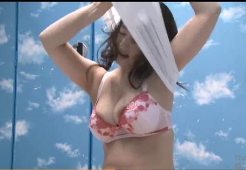 マジックミラー号　目の前で揺れるＧカップ爆乳を見て素股だけのはずが中出しセックス