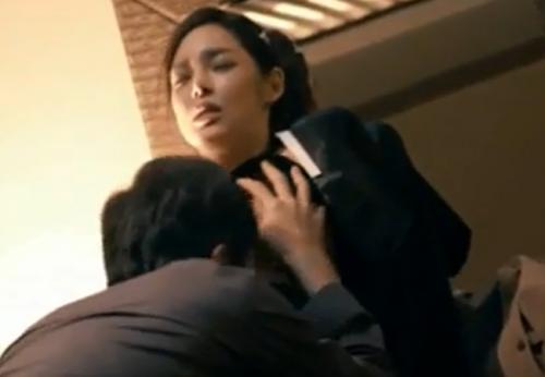 韓国濡れ場　巨乳すぎる女優のブラジャー捲っておっぱい舐め廻す濡れ場