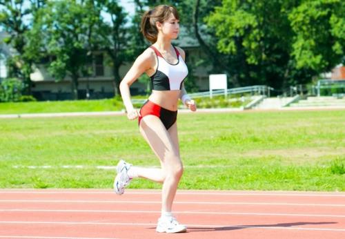 吉沢明歩　アスリートの引き締まったカラダと汗ばむ敏感ボディが魅せる痴態はエロい