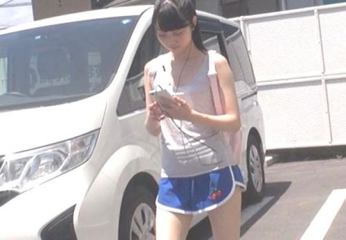 北陸のとある田舎町にノーブラでブラブラ歩いてる美少女の噂の乳首ぽっち