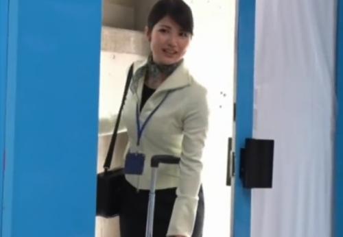 マジックミラー号 高嶺の花の美女CAにチェリーボーイが筆おろししてもらう