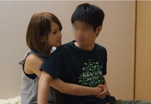 椎名そら　童貞を叱咤激励して筆おろしするSEX