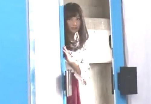 マジックミラー号　ダンナよりでかいチンポに興奮が倍増してパンツを濡らす素人妻