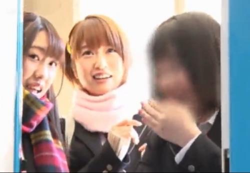 マジックミラー号　処女で田舎の修学旅行生をテレビ番組の撮影と騙してエッチい性教育