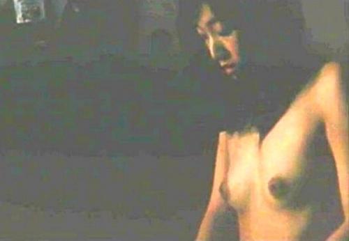 安藤サクラ 乳輪黒めの乳首丸出し処女喪失濡れ場がエロい
