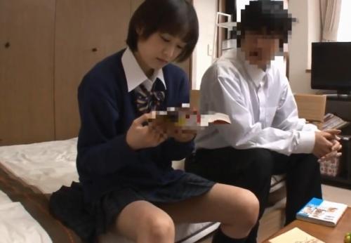「あっ！生で入っちゃった！」女先輩にエッチの練習とお願いし素股してたら挿入しちゃってそのまま中出し