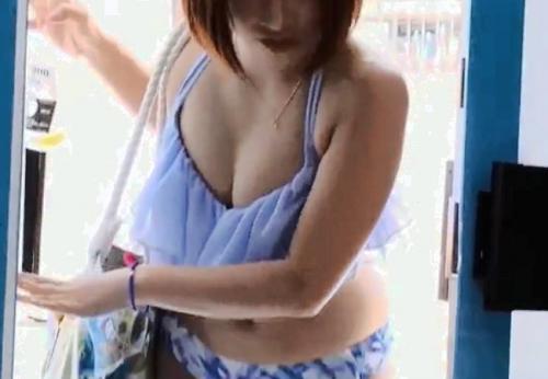 マジックミラー号　エロそうな水着の美女を海水浴場で声を掛け童貞くんを筆おろしさせる