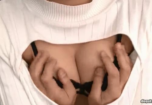 紗倉まな　揉みしだきたくなるようなパンッパンッな胸の膨らみに興奮する