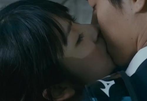 松岡茉優　貴重な顔を押し当てた濃厚キスをしまくる濡れ場