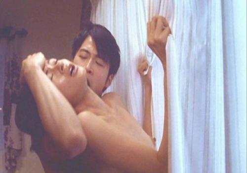 黒谷友香　SEXシーンで勃起した黒乳首を舐められさらにビンビン