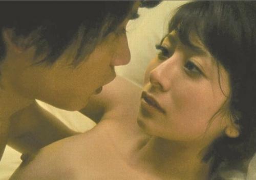 大塚千弘　乳首丸出しおっぱい自ら揉ませる濃厚濡れ場がエロい