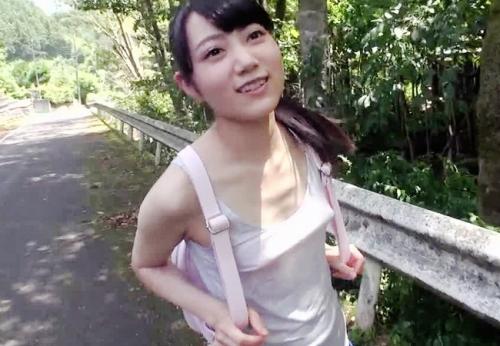 敏感体質で服の上からでも形のわかる乳首を弄るとカラダびっくびくさせパンツを濡らす逸材