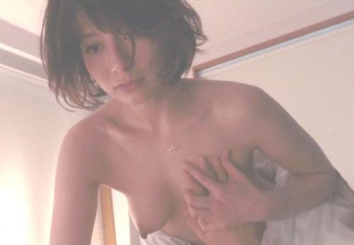 大塚千弘　乳首丸出しおっぱいを鷲掴みさせて濃厚キスする濡れ場がエロい