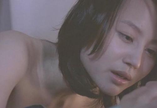 堀北真希　全裸で美少女に跨ってエロい顔をするお宝レズ濡れ場シーン