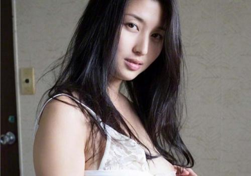 橋本マナミ　乳首出しおっぱい丸見え乳首出し画像を拡大してみた