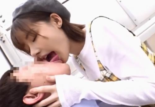深田えいみ　超絶美女が逆ナンパでベロキスと手コキの同時責めに素人さんも悶絶