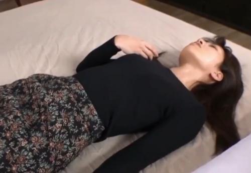 市川まさみ 催眠によって眠っていたエロのポテンシャルが引き出され理性が崩壊し涎を垂らしながら一心不乱に腰を振る