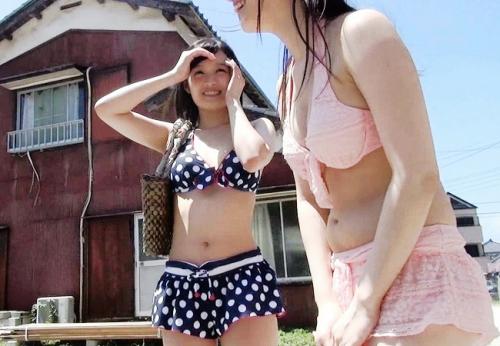 真夏の海水浴場で水着美女たちに童貞くんのおち○ぽ相談に乗ってもらいました