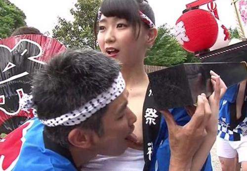 ヤリタイ放題！ふんどし姿のお祭女が笑顔で神輿を担いだまま潮吹き！